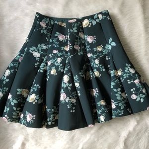 Lauren Conrad floral Scuba Skirt. Size 6. Perfect for Easter